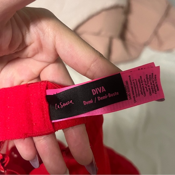 SEXY RED PUSH UP BRA - Picture 5 of 6